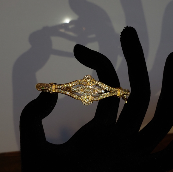 18K Gold Plated Bangle Bracelet - Picture 11 of 12